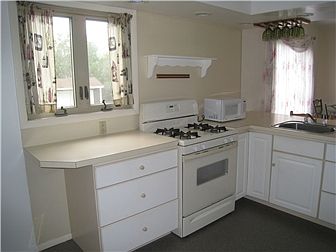 Updated kitchen w/appliances