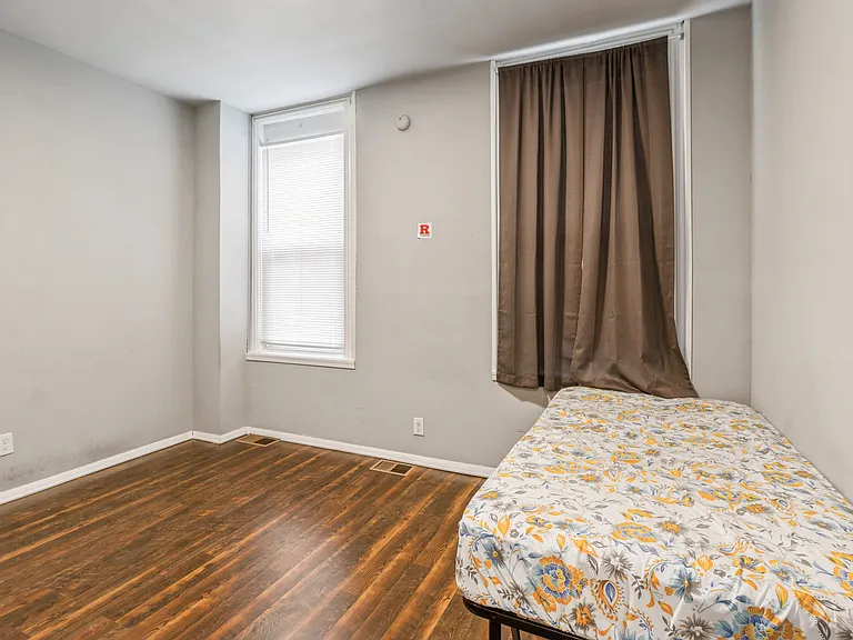 525-527 Penn St #1A — Photo 7