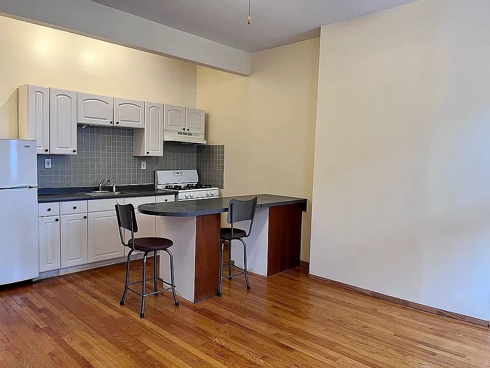 1st image of 226 10th St #2