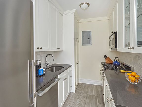 3rd image of 245 W 74th St APT 7E