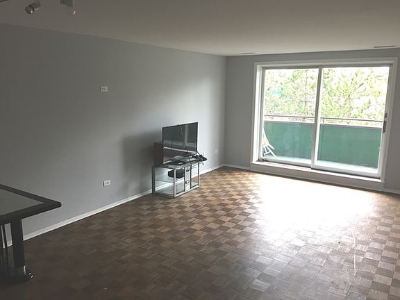 3rd image of 6400 N Cicero Ave APT 306