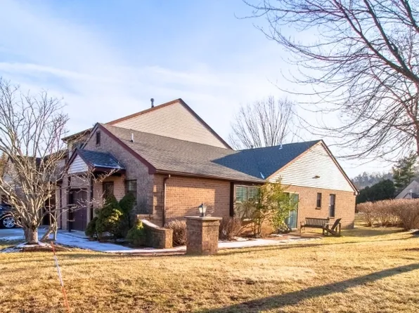 1 Daniel Ct, Lebanon Boro, NJ 08833