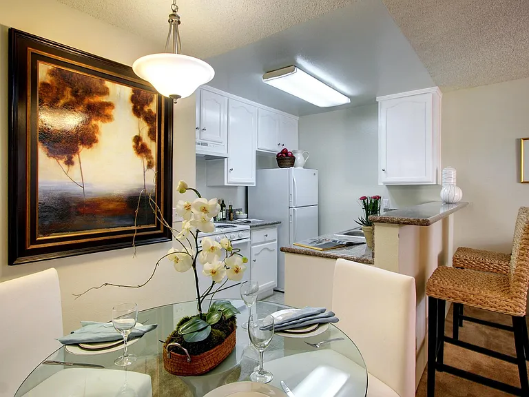 Del Rey Vista Apartments — Photo 5