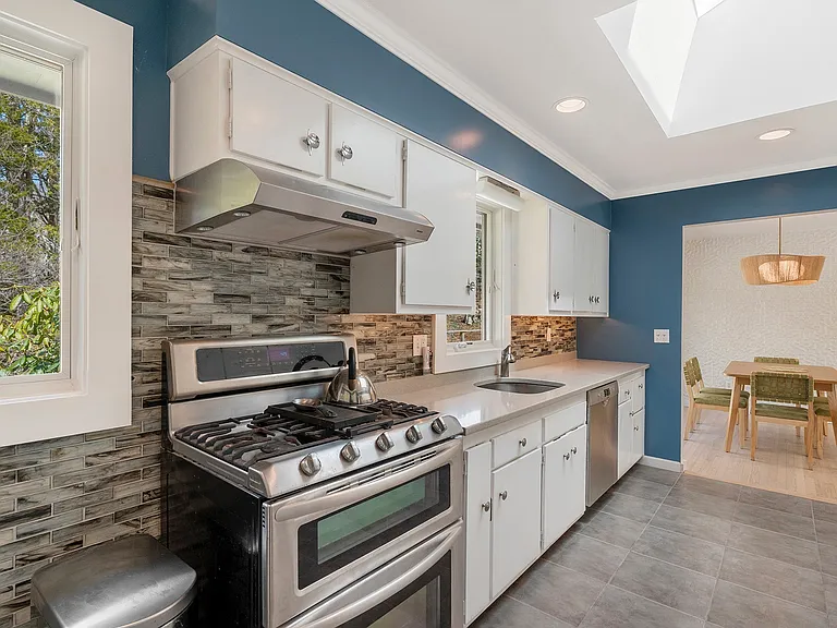 123 Windward Rd — Photo 8