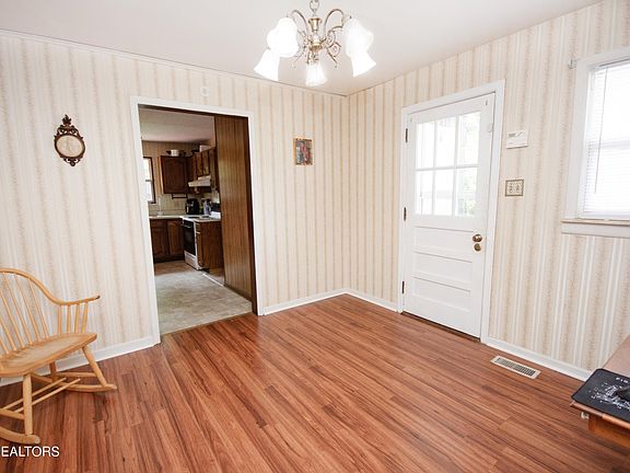 4th image of 2819 Hackman St