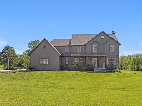 27615 Saddle Ridge Dr, Louisburg, KS 66053