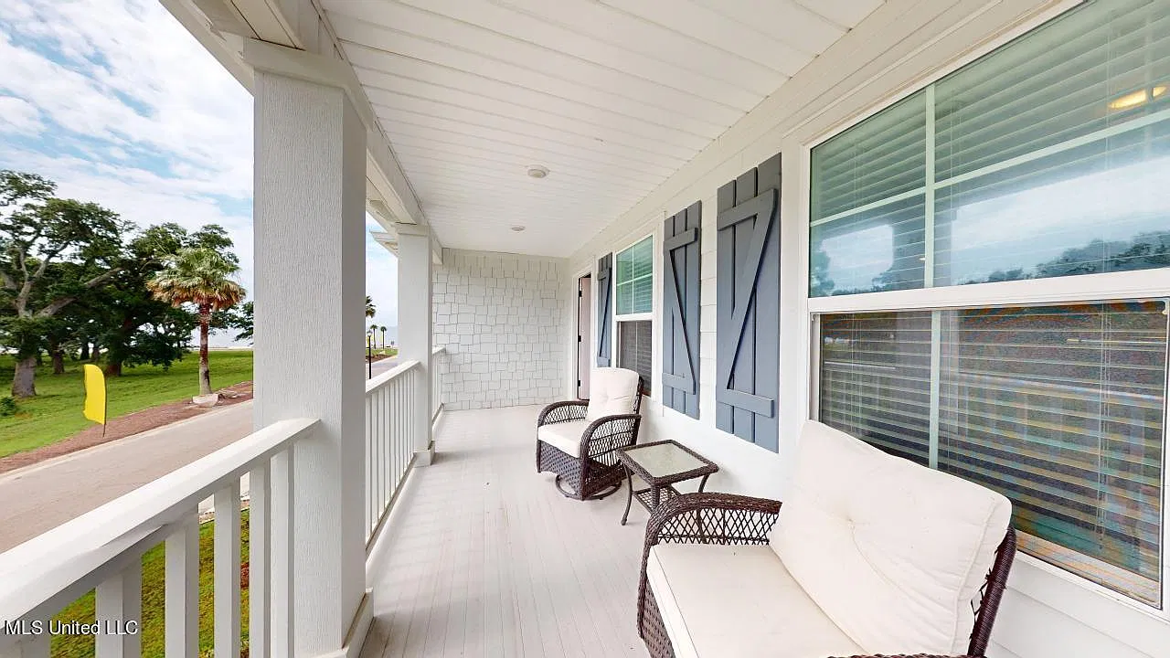 4 bed, 3.0 bath, 2525 sqft, $3,950 — Photo 2