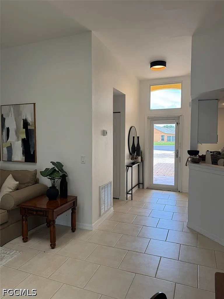 2 bed, 2.0 bath, 1147 sqft, $2,400 — Photo 4