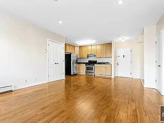 2nd image of 567 Warren St APT 505