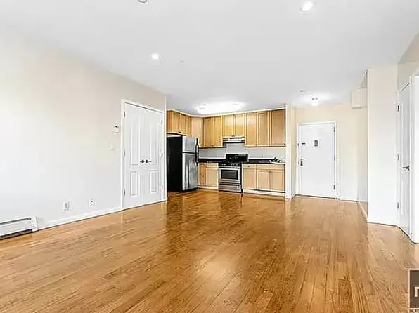 567 Warren Street 505 image 2 of 7