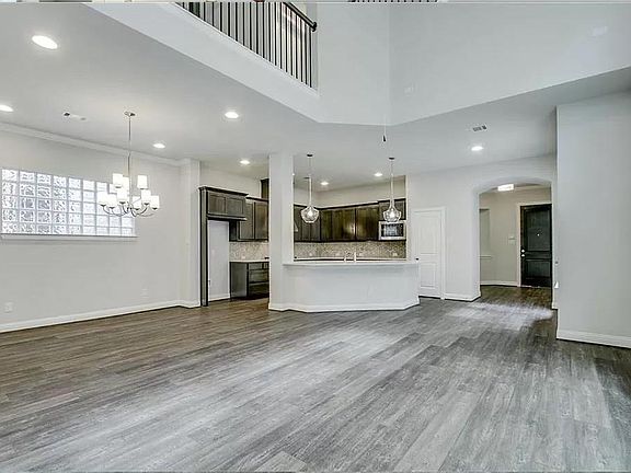 3rd image of 6939 Birch Creek Dr