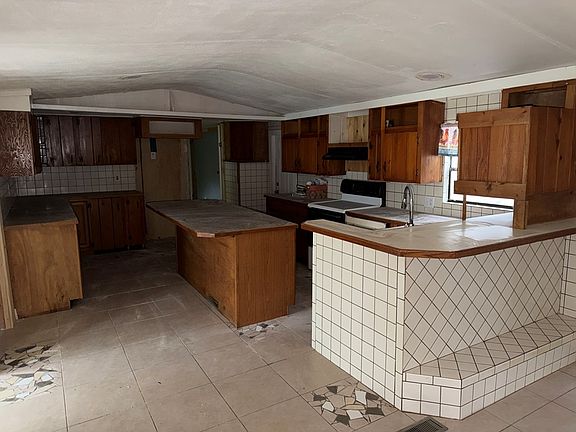 5th image of 157 Richardson St