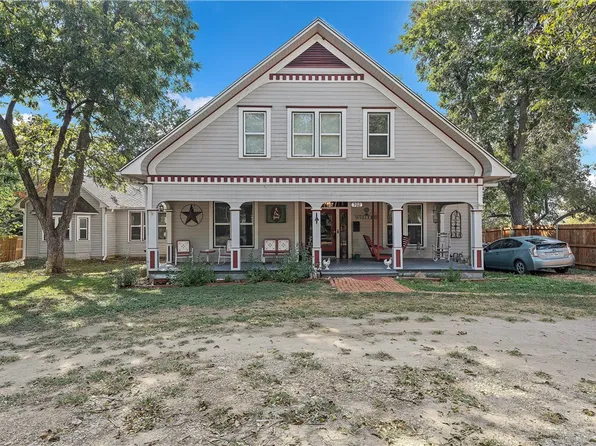 702 S Harrison St, West, TX 76691