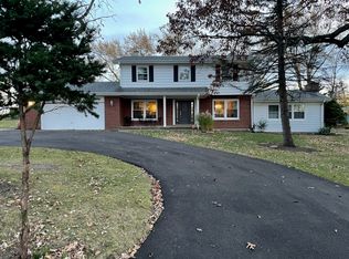 1201 Country Club Rd, Lake Zurich, IL 60047