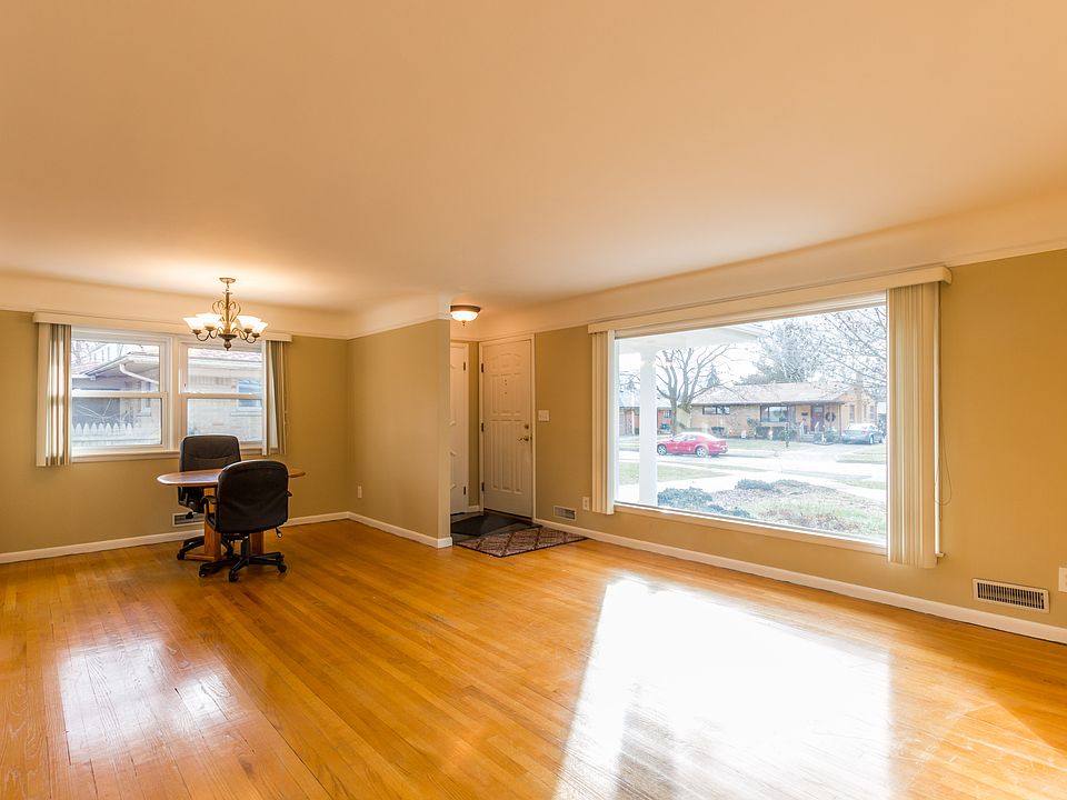 2nd image of 1328 Alicia Ct