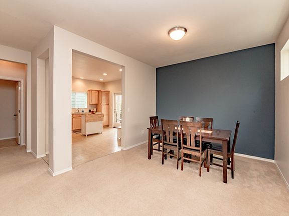 4th image of 5704 Acclamation St E