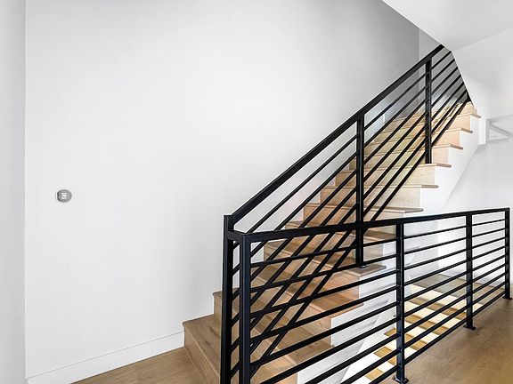 4th image of 495 N Saint Andrews Pl
