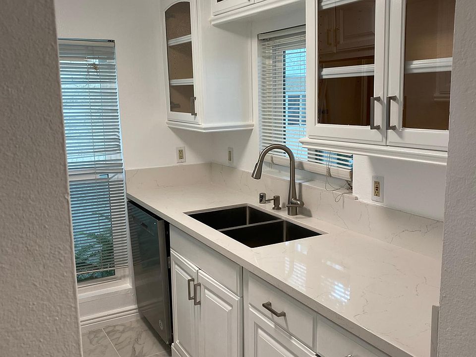 1st image of 18411 Hatteras St Unit 138