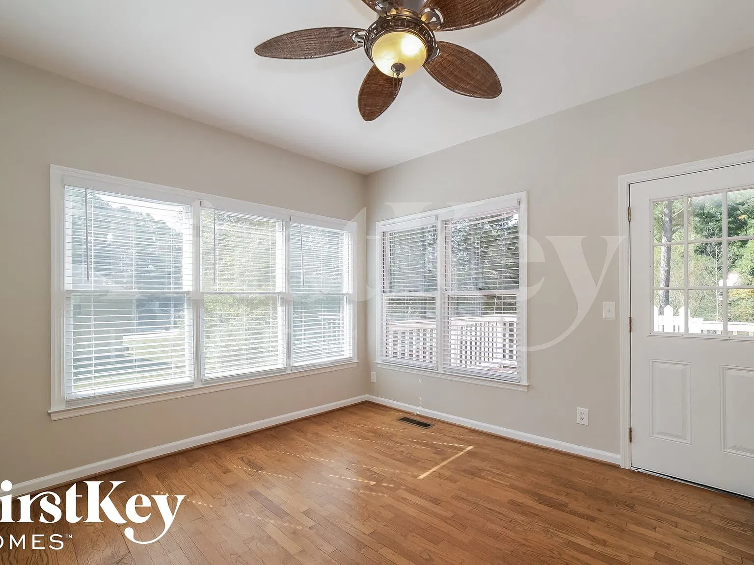 3 bed, 2.5 bath, 2732 sqft, $2,970 — Photo 3