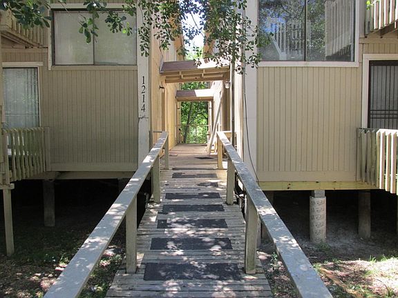 3rd image of 1216 Holik Dr