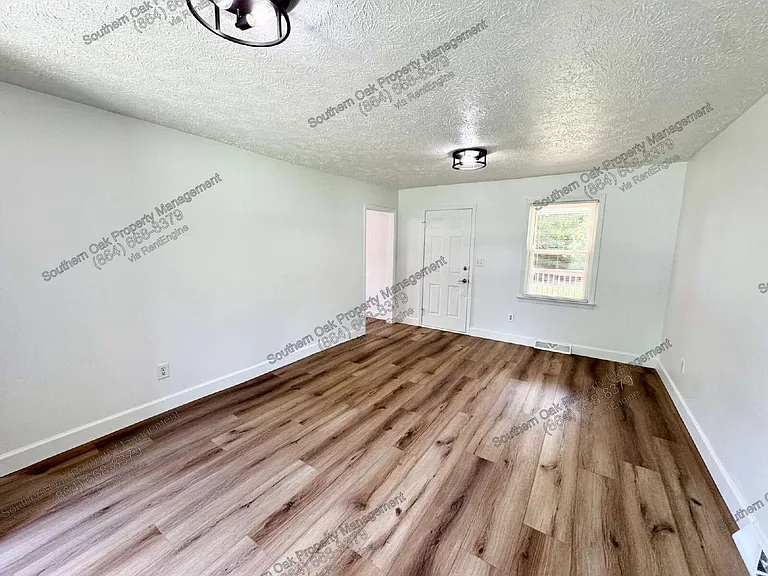 104 Caron Ln — Photo 5