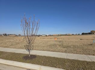 21 Kings Lynn Rd, Stoughton, WI 53589
