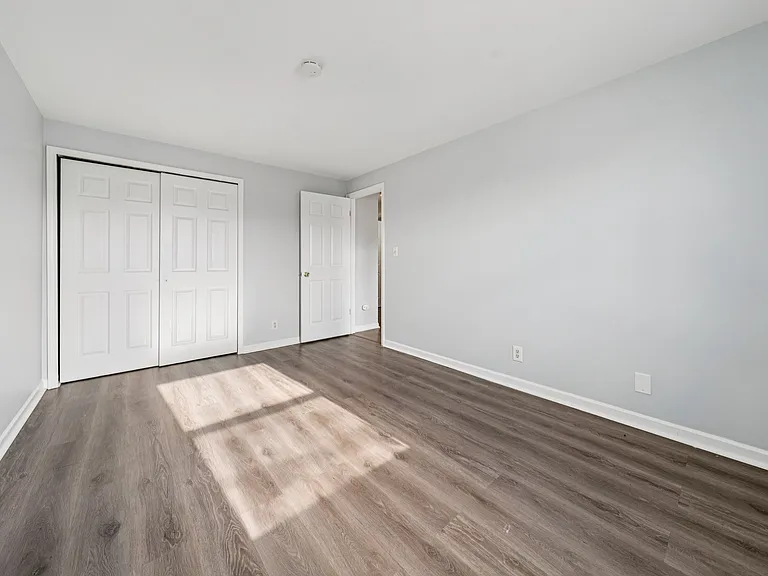 Manhattan Square Apartments — Photo 17