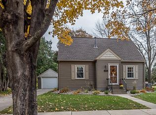 371 E Minnesota St, Le Center, MN 56057