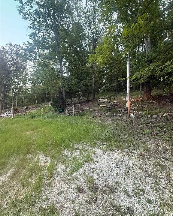 2nd image of 761 Paradise Acres Rd