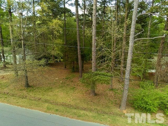 1st image of 1701 Honeysuckle Rd