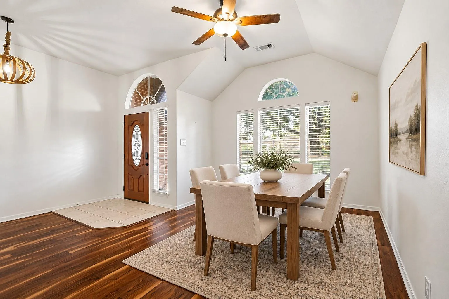 3 bed, 2.0 bath, 2032 sqft, $2,350 — Photo 3