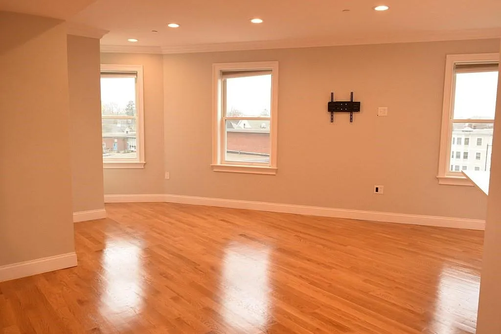 2 bed, 1.5 bath, 900 sqft, $2,850 — Photo 4