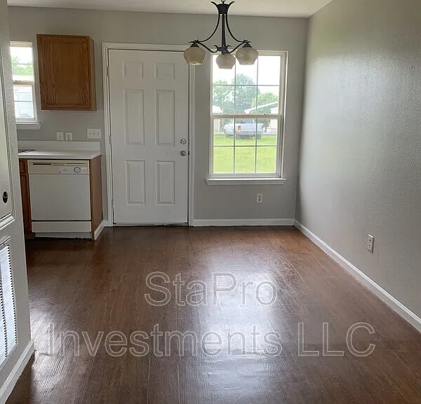 110 Village Pl — Photo 5