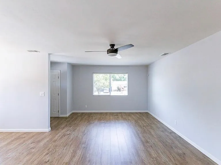 820 S San Mateo St — Photo 5