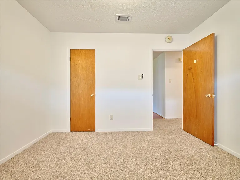1018 Shawnee St — Photo 14