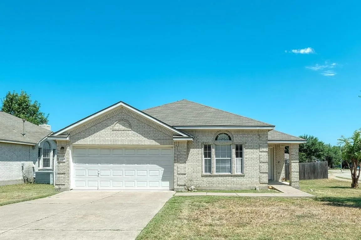 4 bed, 1902 sqft, $1,850 — Photo 1