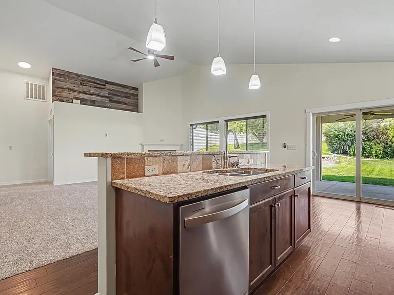 2040 Kelly Dr — Photo 13