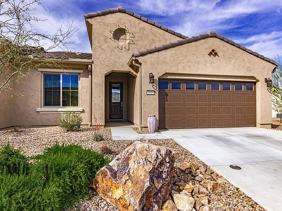 2nd image of 1045 N Grand Canyon Dr