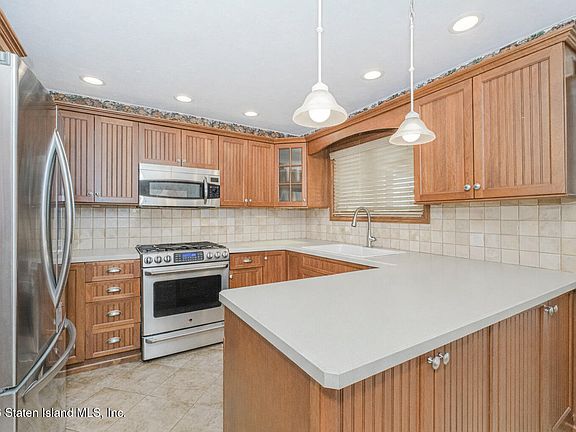 4th image of 359 Gurley Ave