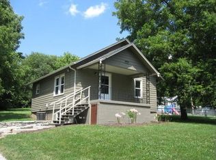 1028 E T C Lea Rd, Independence, MO 64050