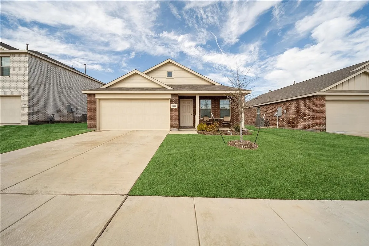 3 bed, 1302 sqft, $2,150 — Photo 1