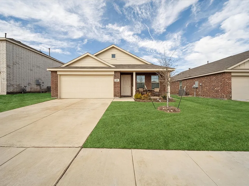 1005 Crestview Dr