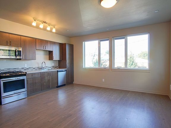 2nd image of 2250 NE Glisan St APT 201