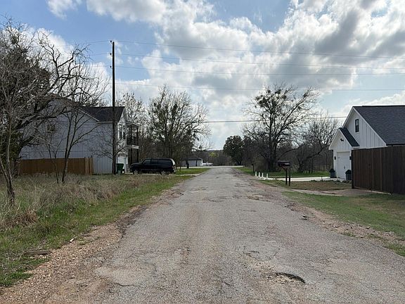 5th image of 5707 Lake Granbury Trl