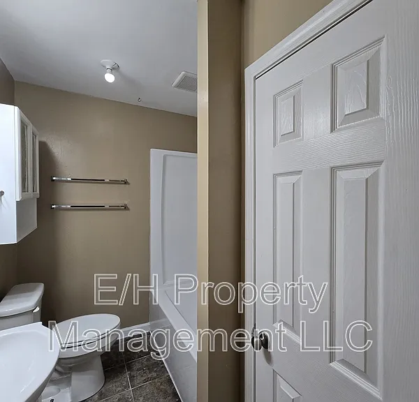 635 N Andover Rd — Photo 15