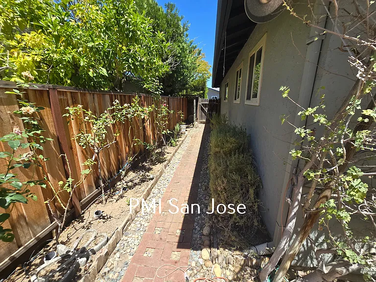 900 Susan Ct — Photo 24