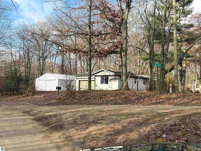 7662 Schaum Dr, Weidman, MI, 48893