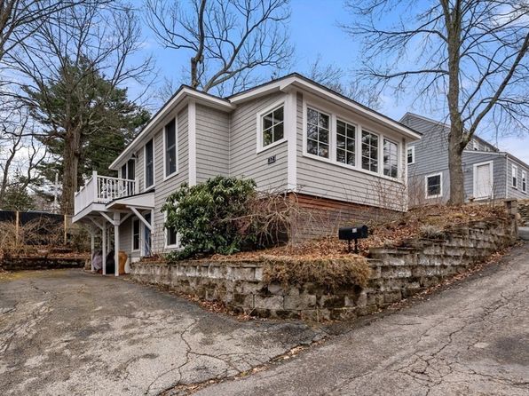 12 Stonecleve Rd, Wellesley, MA 02482