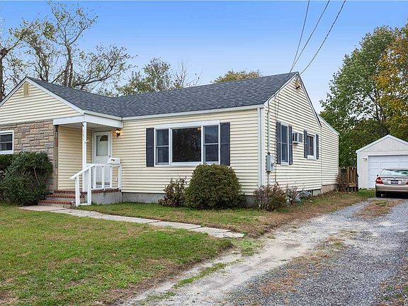 4th image of 141 Chapel Ave
