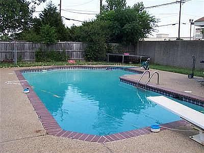 2nd image of 2406 Syracuse Dr